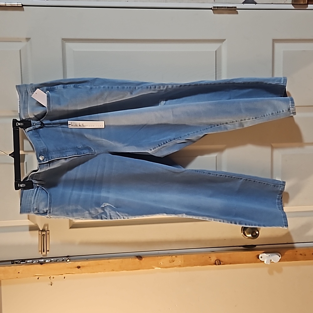 NICOLE MILLER SOHO HIGH RISE SLIM STRAIGHT: DISTRESSED: NEW WITH TAG: SIZE 24